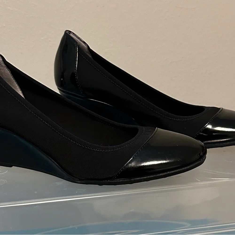 Life Stride Black Patent Wedge Heels Comfort Slip-On Size 9N EUC